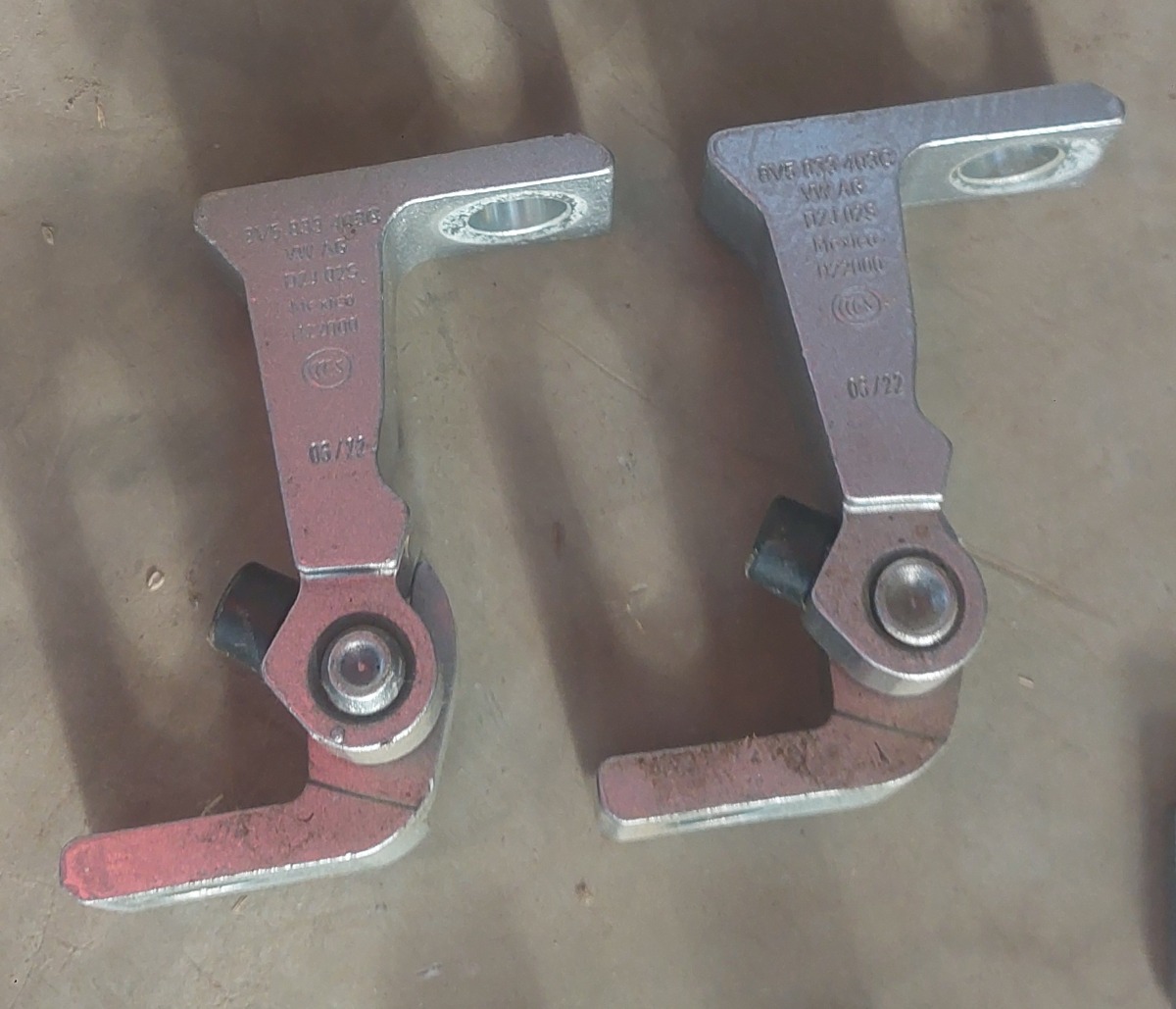 TIGUAN ALLSPACE REAR UPPER HINGE