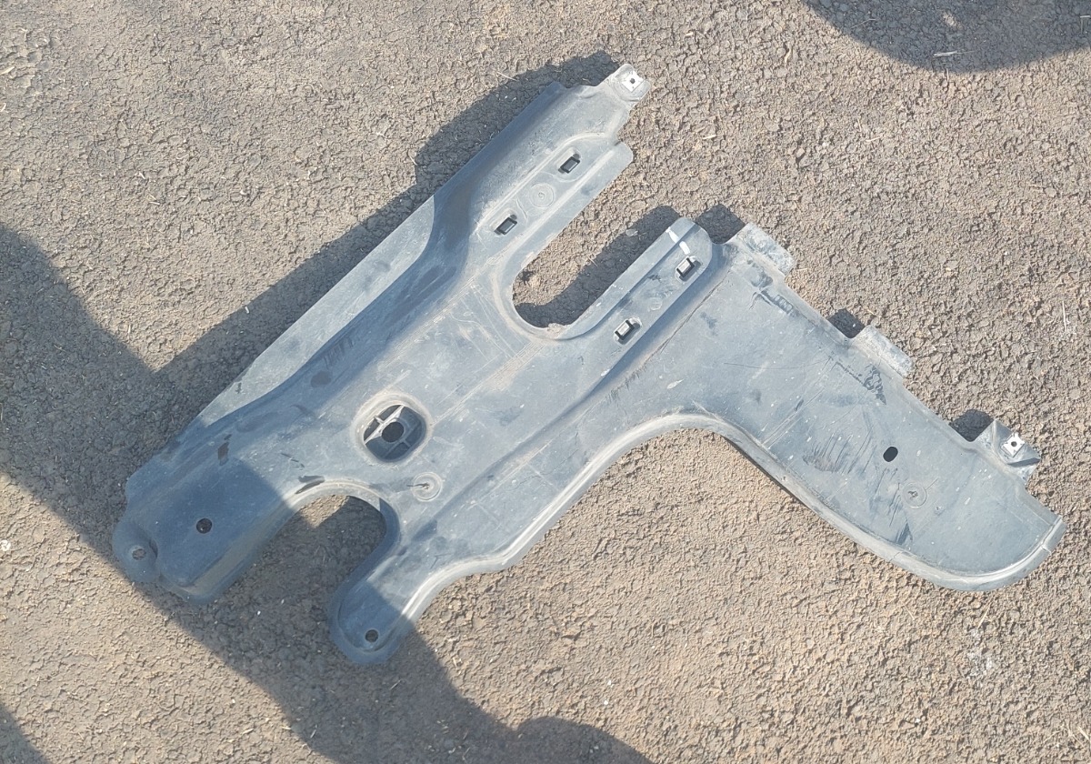 TIGUAN ALLSPACE RIGHT REAR UNDERFLOOR GLASS