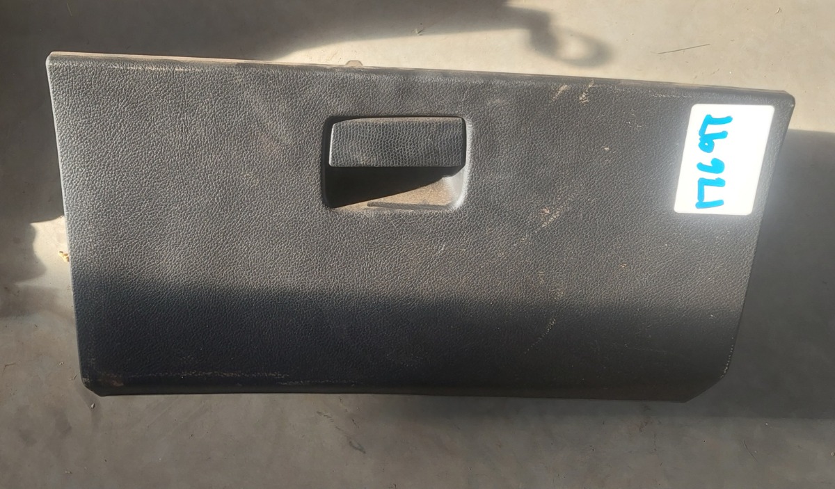 STARLET GLOVE BOX ASSY