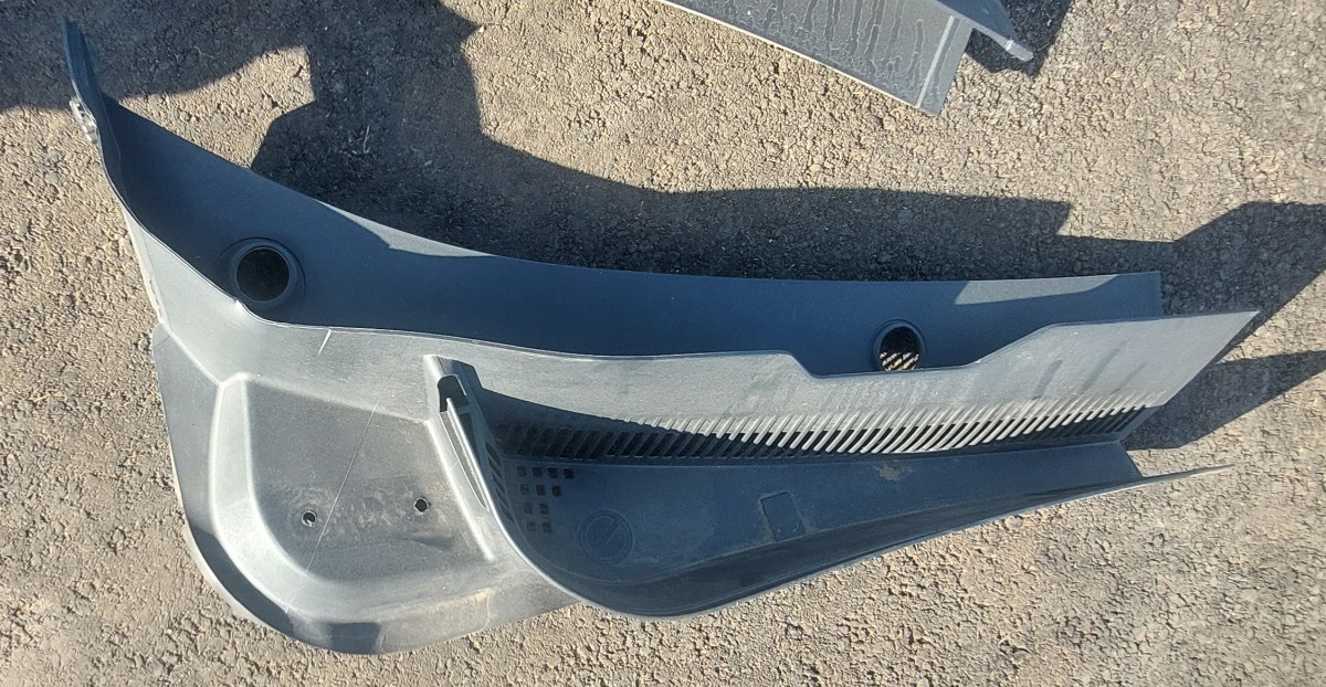 T-CROSS RIGHT FRONT WINDSCREEN COULING