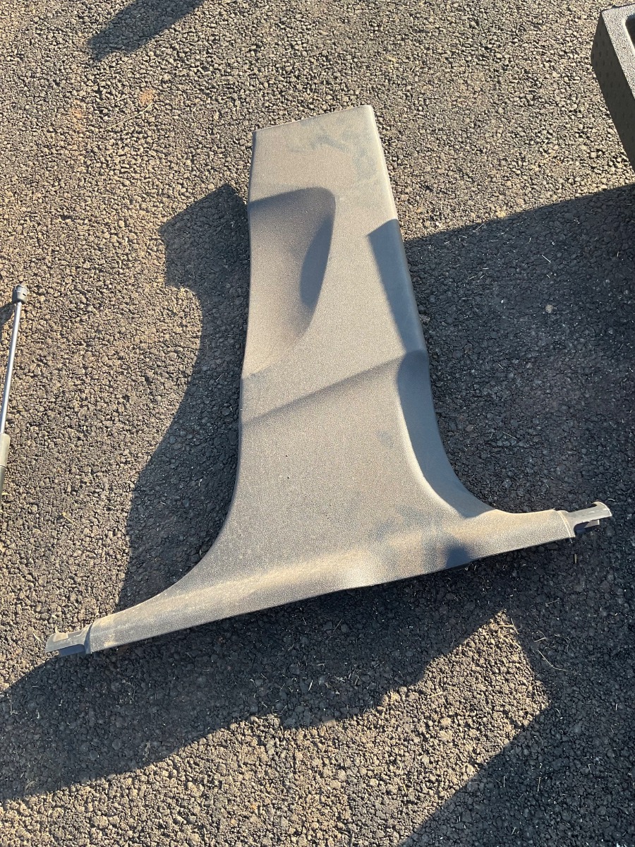 Q3 LOWER  RIGHT SIDE B PILLAR TRIM