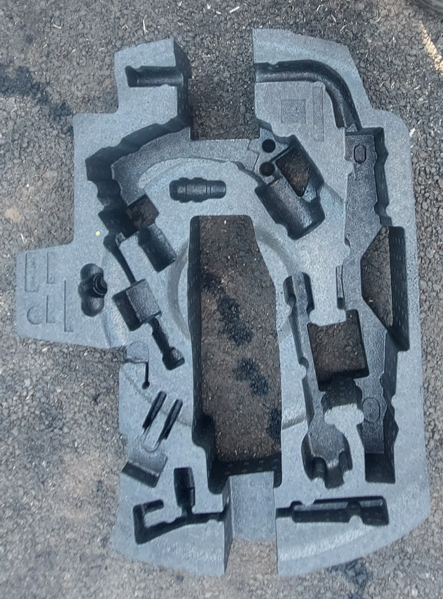 T-CROSS REAR TOOL KIT HOLDER