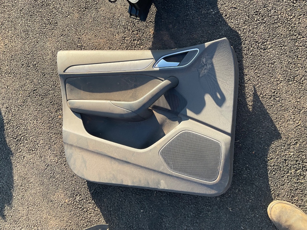 Q3 LEFT FRONT DOOR PANNEL