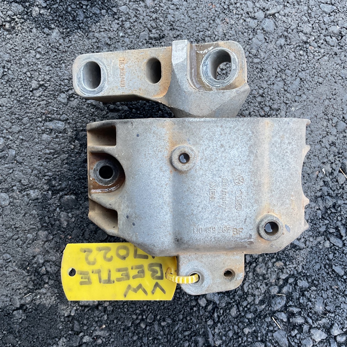 BEETLE 2.0 Highline A/T ENGINE MOUNTING