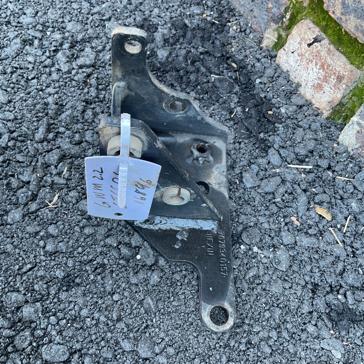 STEED 5 2.2 MPi ENGINE MOUNTING BRACKET