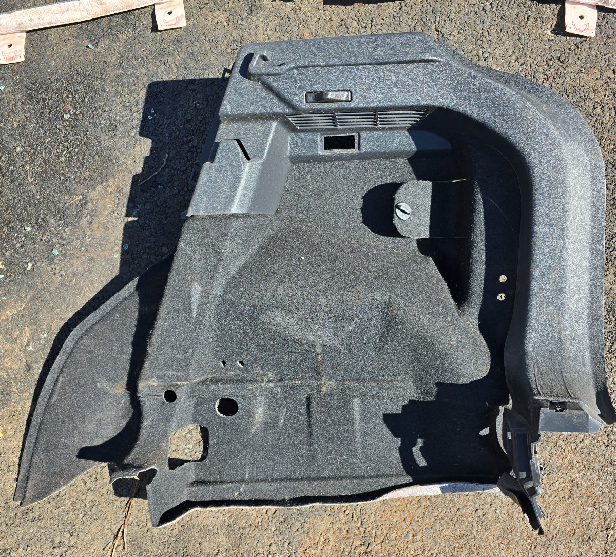 T-CROSS INNER BOOT TRIM RIGHT