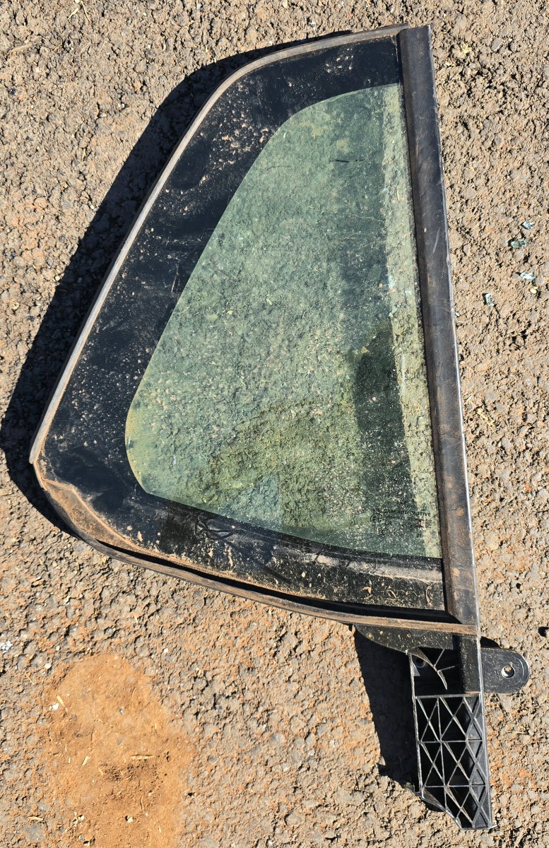 T-CROSS RIGHT REAR QUARTER VENT