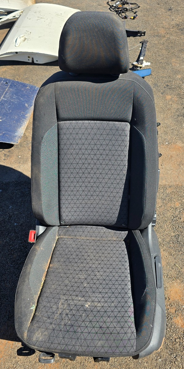 T-CROSS LEFT FRONT SEAT