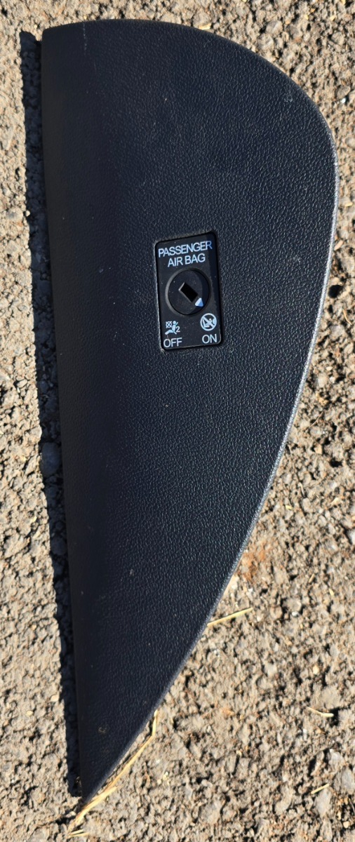 T CROSS FRONT LEFT INTERIOR TRIM