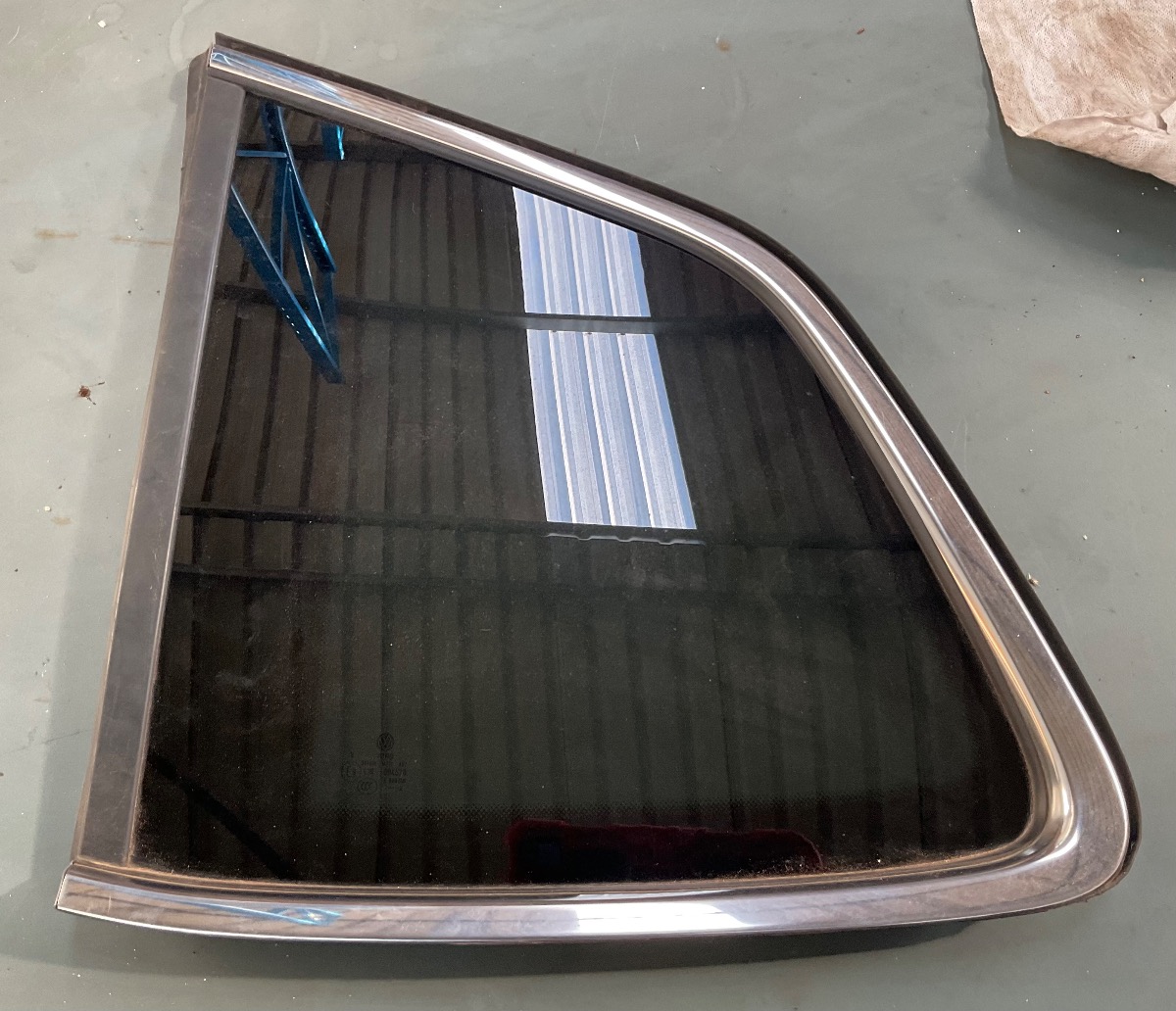 TIGUAN ALLSPACE LEFT REAR QUATER GLASS