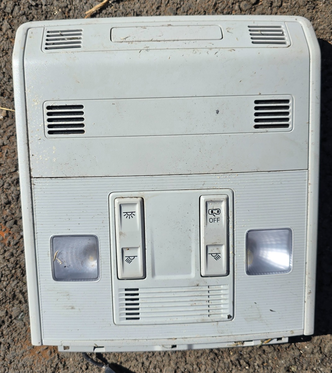 T-CROSS DOME LIGHT FRONT