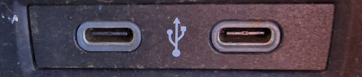 T-CROSS FRONT CHARGER PORT