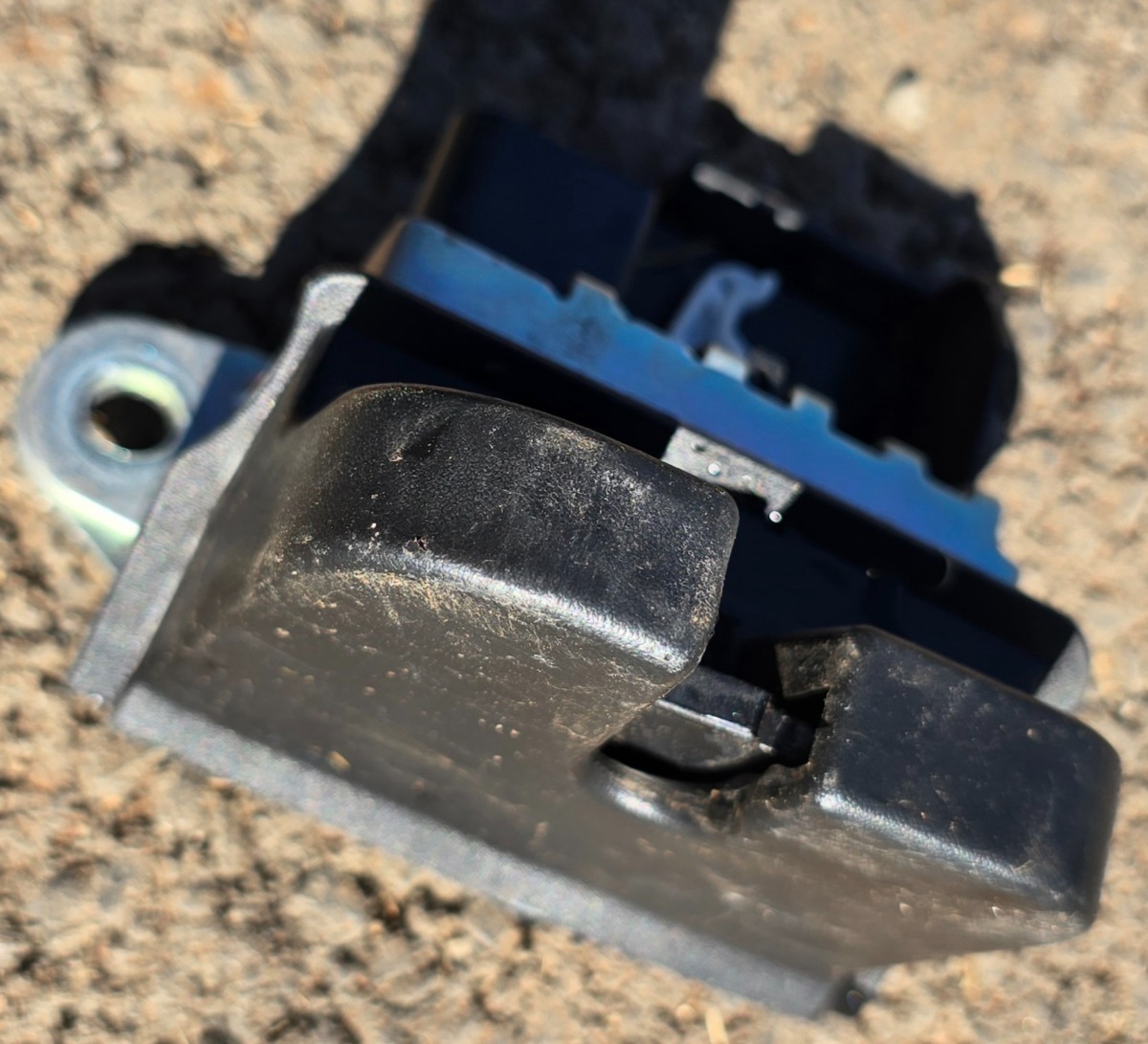 T-CROSS BOOT LOCK