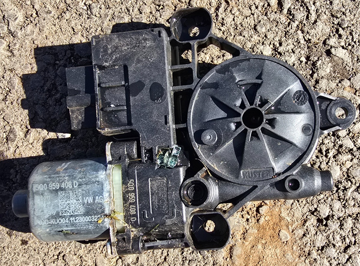 T-CROSS RIGHT REAR WINDOW MOTOR