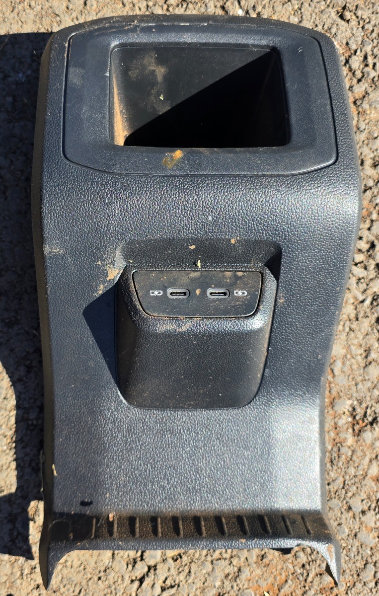 T-CROSS CENTRE CONSOLE REAR COVER