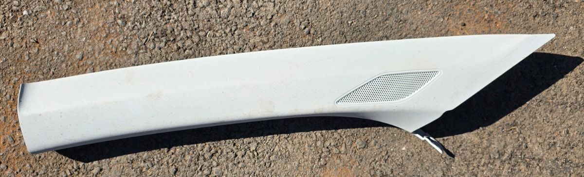 T-CROSS LEFT A PILLAR TRIM
