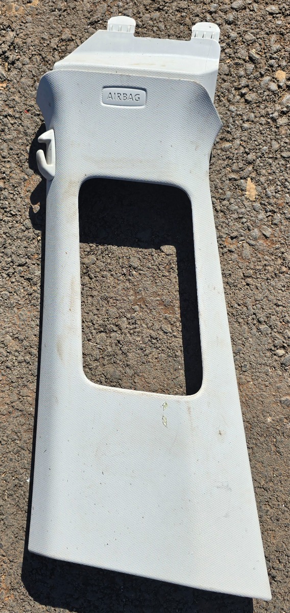 T-CROSS LEFT B-PILLAR UPPER TRIM