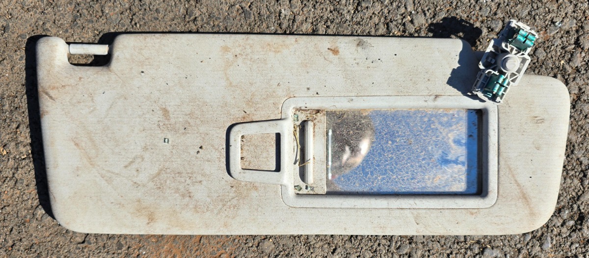 T-CROSS SUNVISOR RIGHT