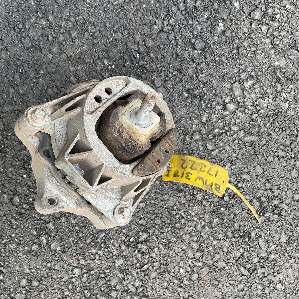 318i A/T (F30) ENGINE MOUNTING