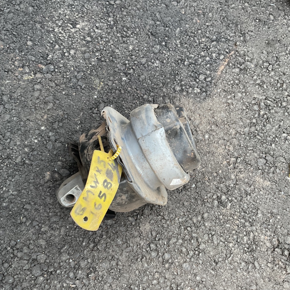 X5 x DRIVE 30d A/T ENGINE MOUNTING