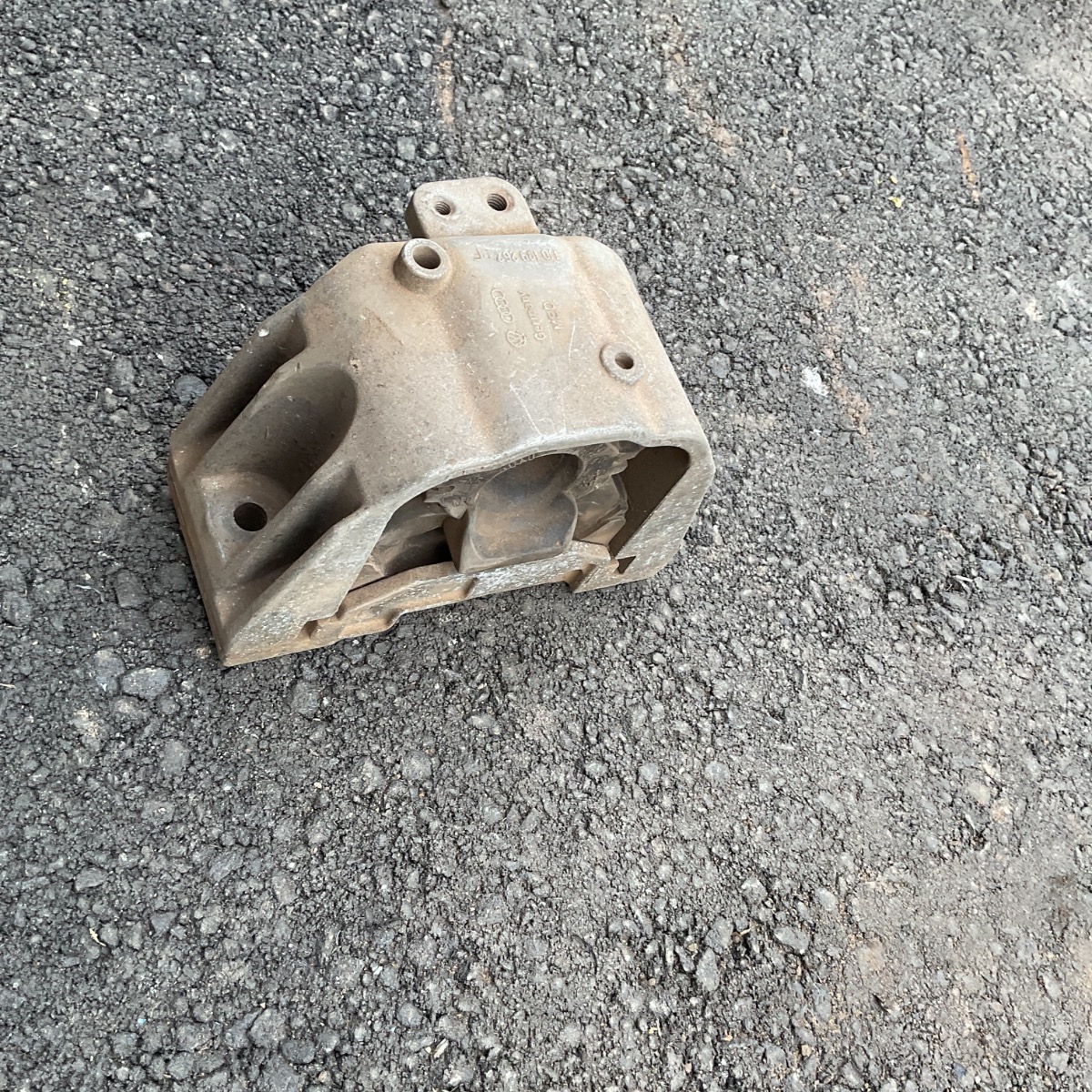 BEETLE 2.0 Highline A/T ENGINE MOUNTING