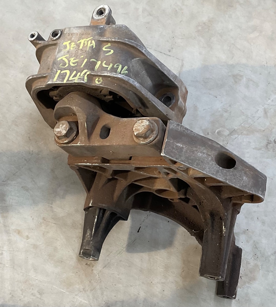JETTA 5 1.9 TDI ENGINE MOUNTING