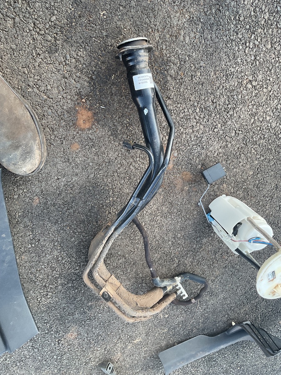 URBAN CRUISER FUEL FILLER PIPE