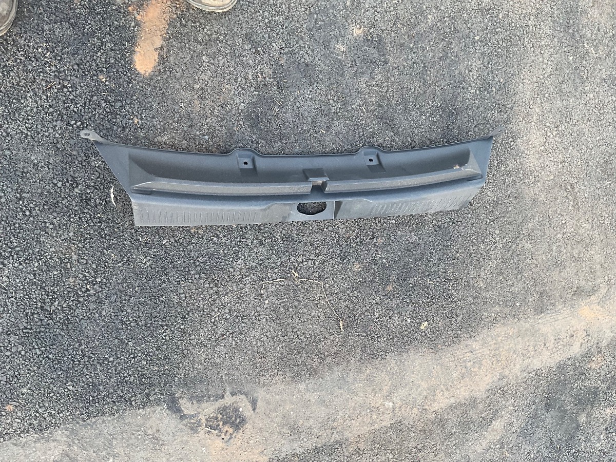 URBAN CRUISER REAR CENTER INNER TRIM