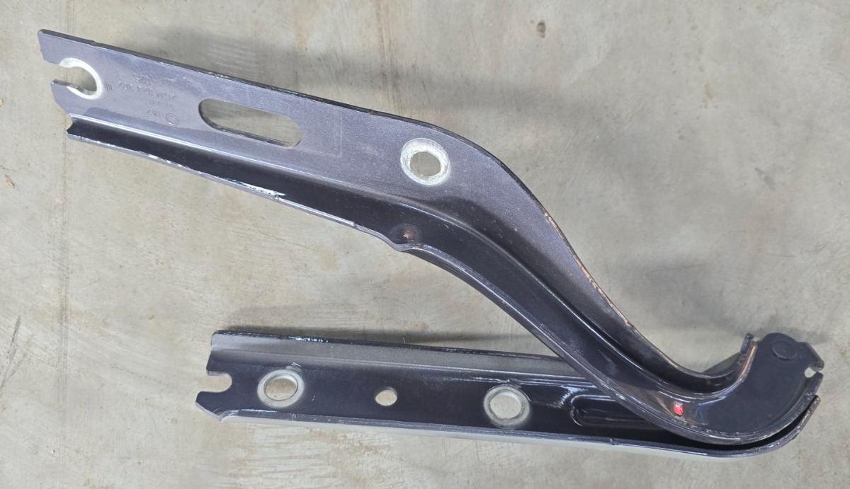 T-Cross Bonnet Hinge Right