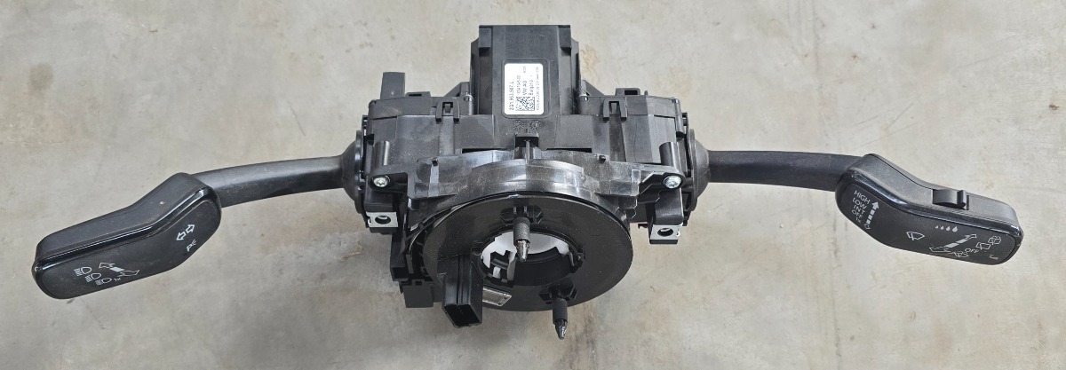 T-CROSS COMBINATION SWITCH