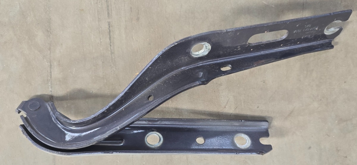 T-Cross Bonnet Hinge Left