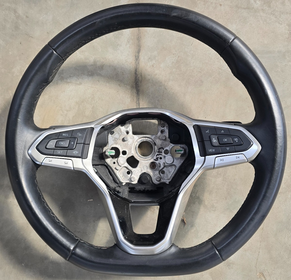 T-CROSS STEERING WHEEL
