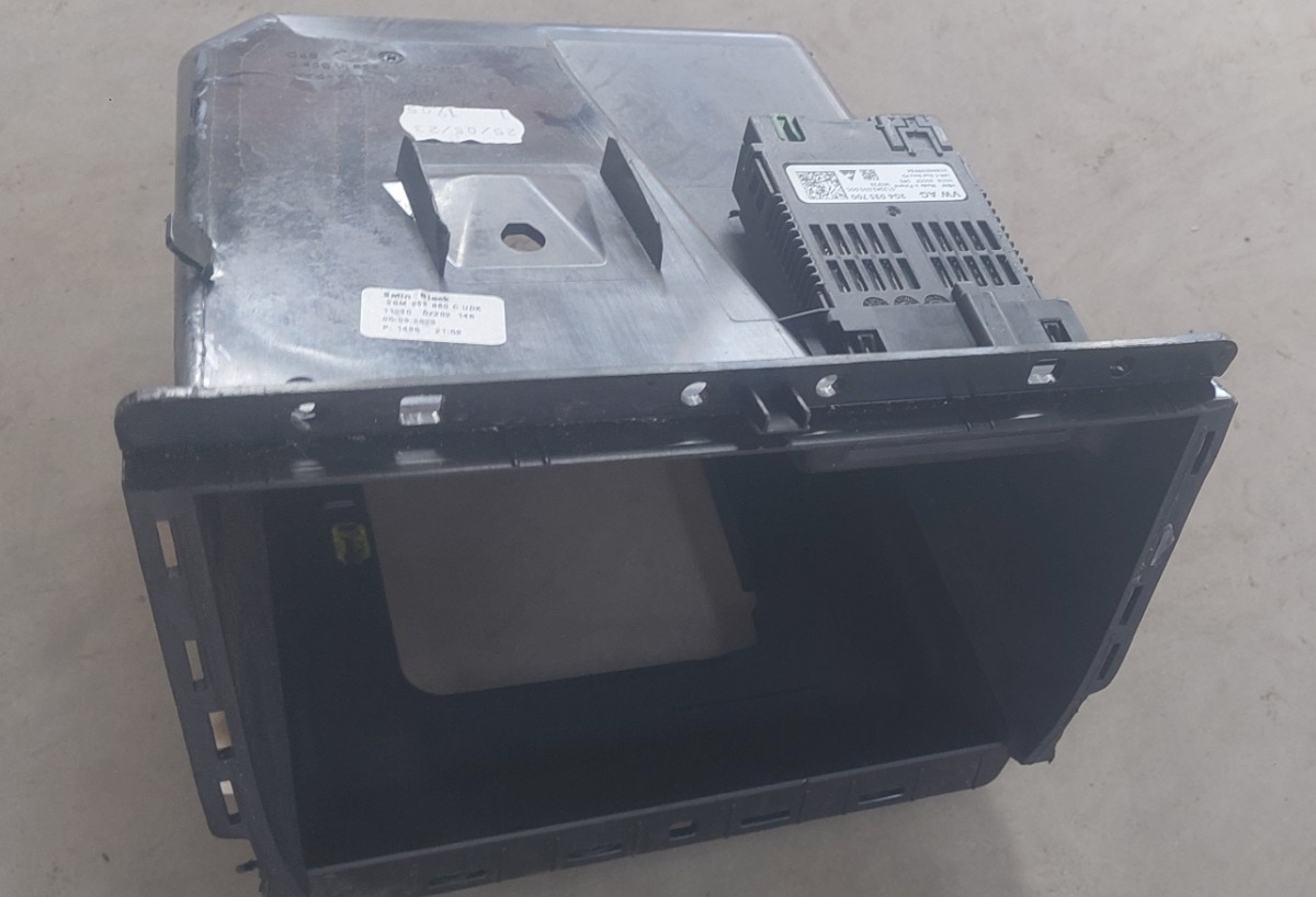 T-CROSS CENTRE CONSOLE STORAGE BOX
