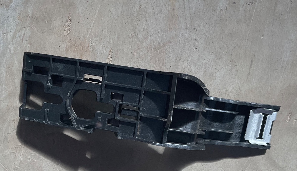 TIGUAN ALLSPACE LEFT CONSOLE BRACKET