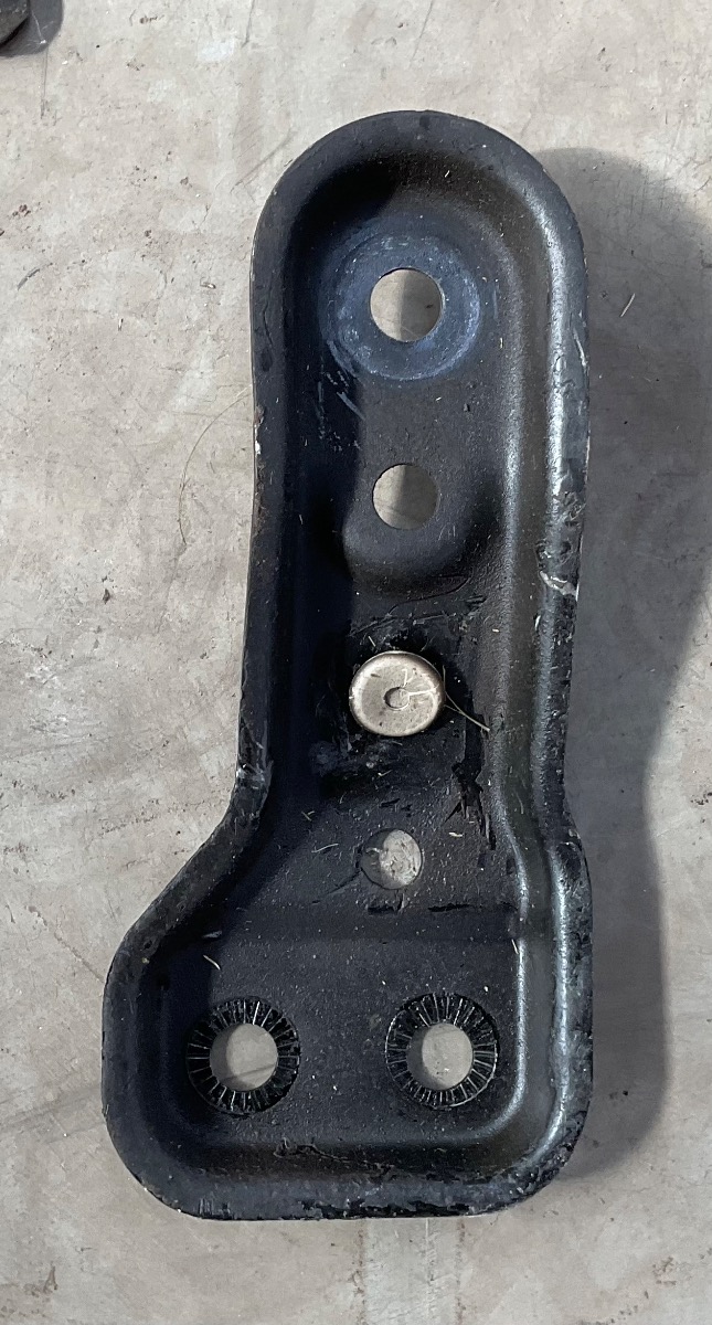 TIGUAN ALLSPACE SUPPORT BRACKET RIGHT