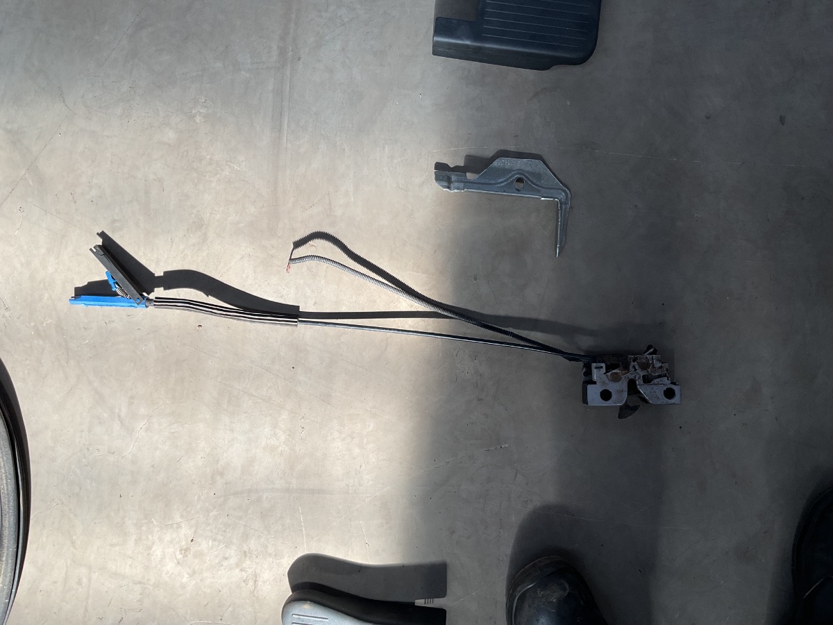 TIGUAN ALLSPACE BONNET LOCK