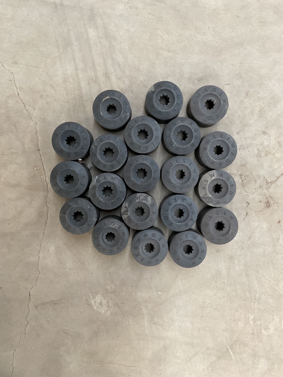 TIGUAN ALLSPACE WHEEL NUT BOLT PLASTIC COVER