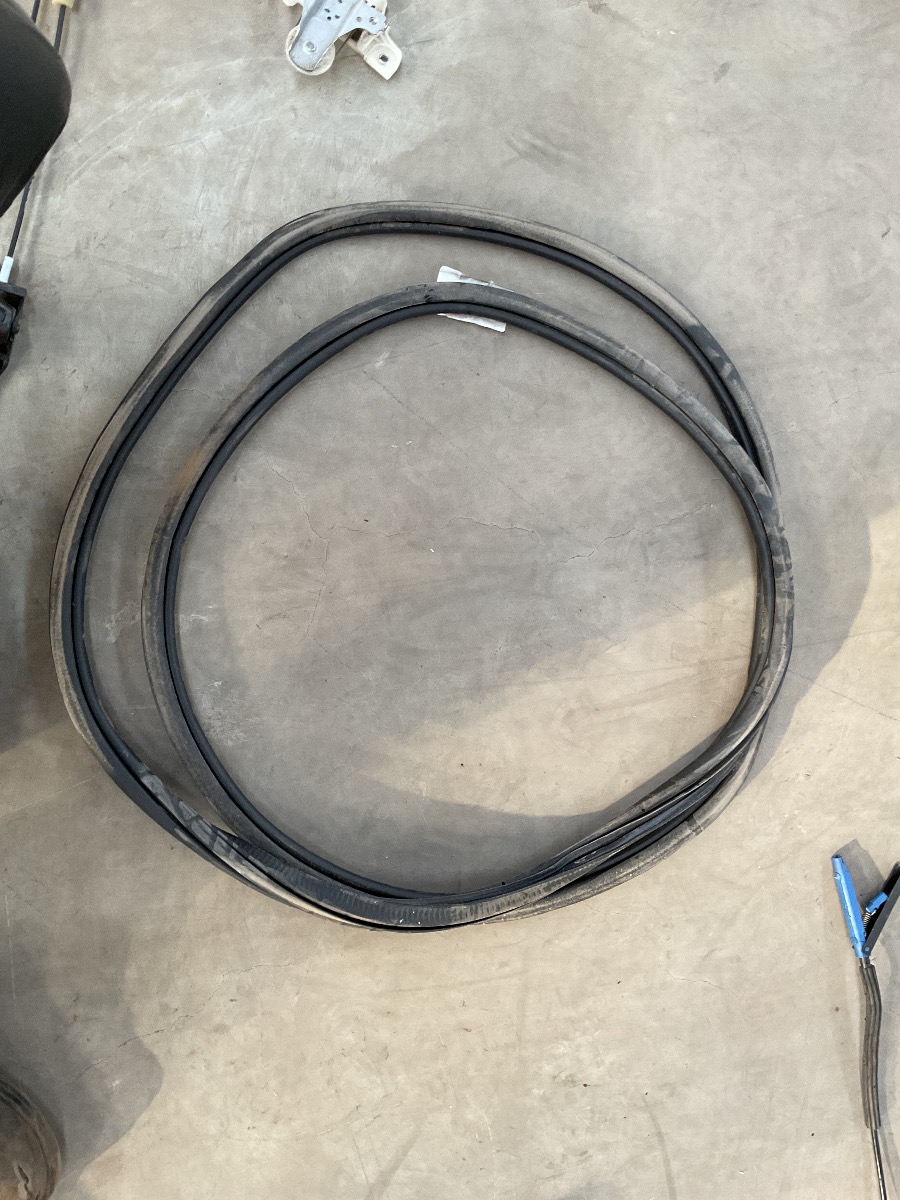 TIGUAN ALLSPACE RIGHT REAR DOOR SEAL