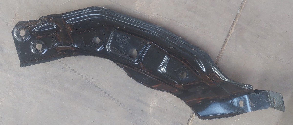 T-Cross Right Front Lock Carrier Strut