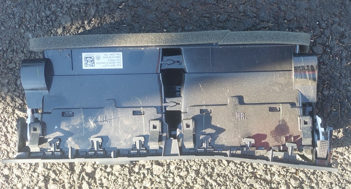T CROSS CENTER AIR VENT