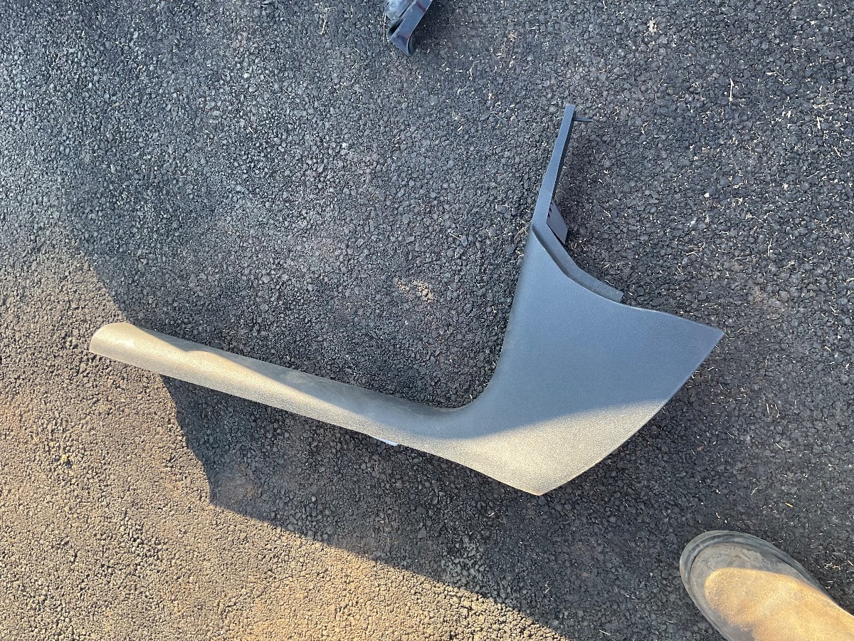 Q3 LEFT LOWER INNER SILL TRIM