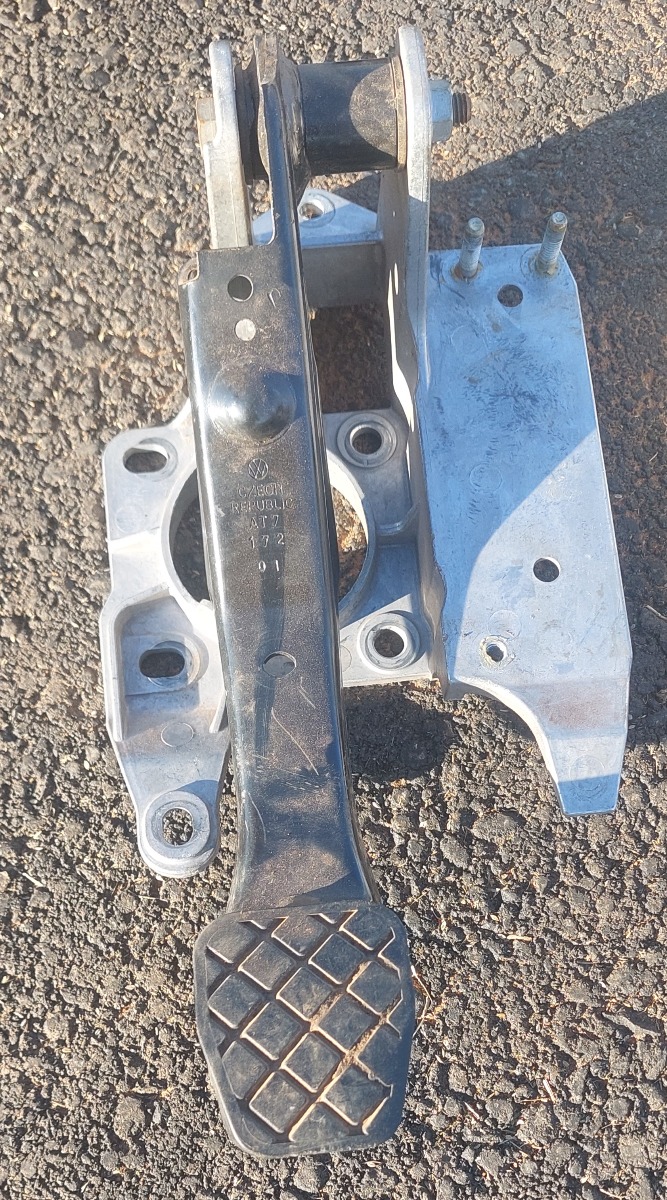 POLO VIVO PEDAL BRACKET