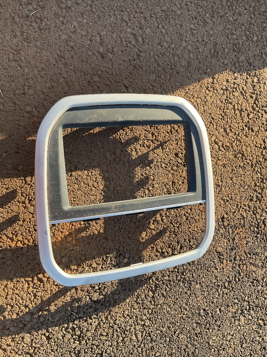 URBAN CRUISER CENTER DASH TRIM