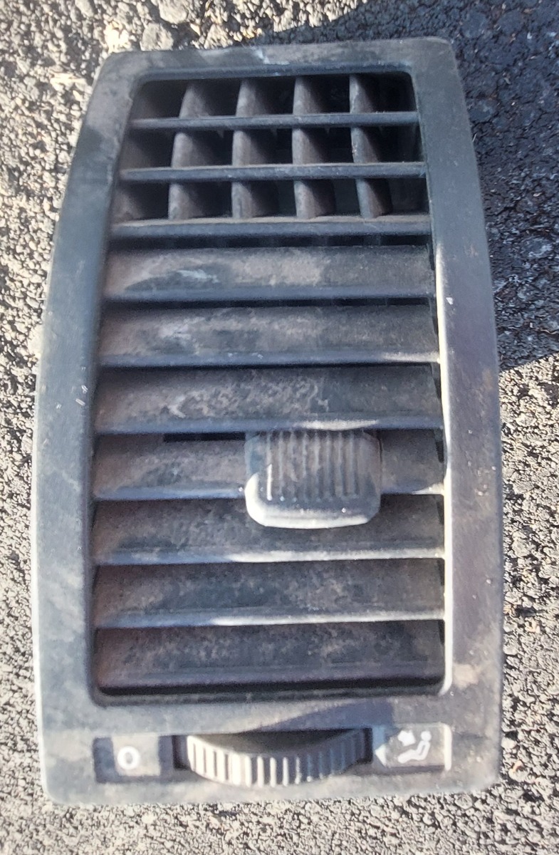 Polo Vivo Dashboard Air Vent - Left