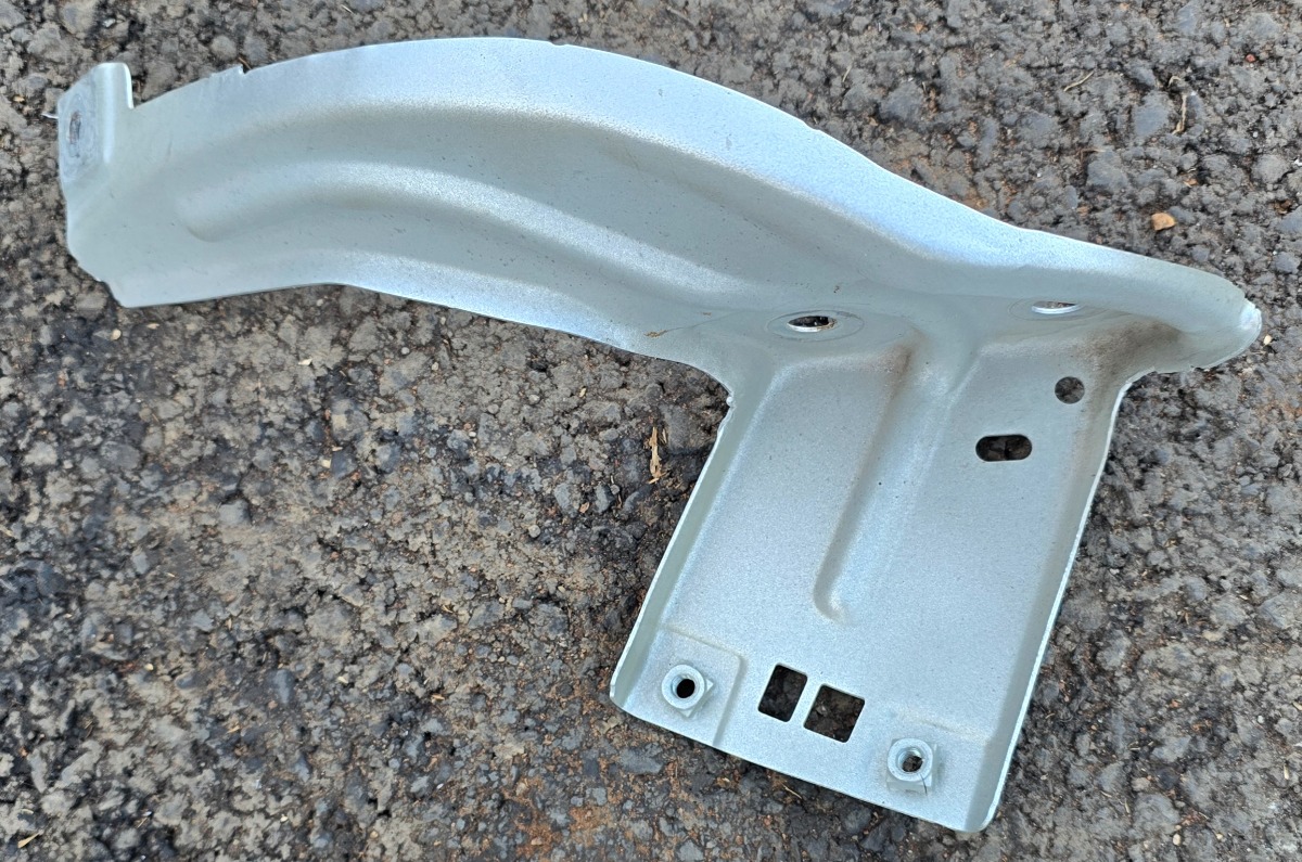 T-Cross Fender Bracket Left Front
