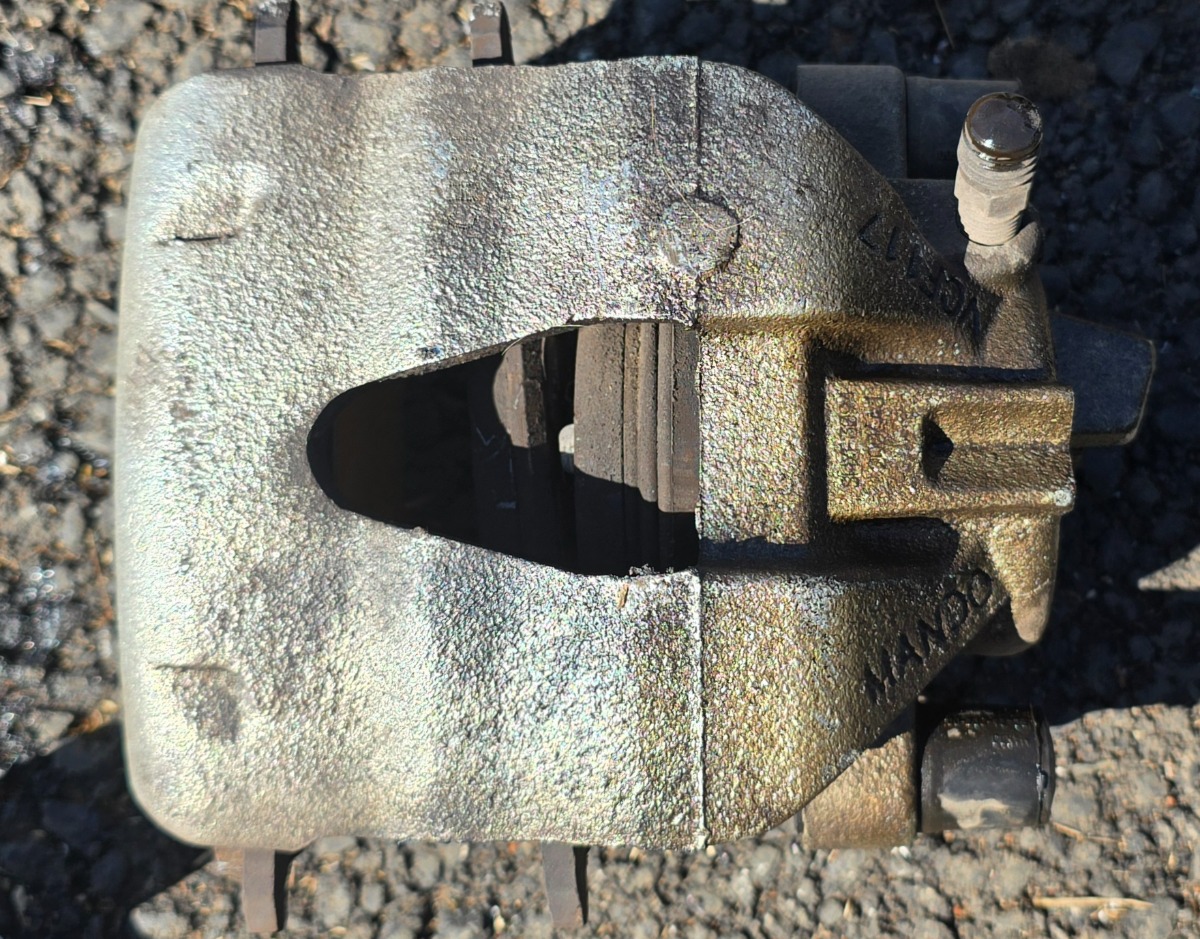 T-CROSS LEFT FRONT BRAKE CALIPER