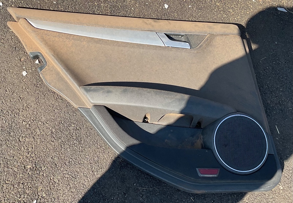 C180 BE AVANTGARDE LEFT REAR DOOR PANNEL