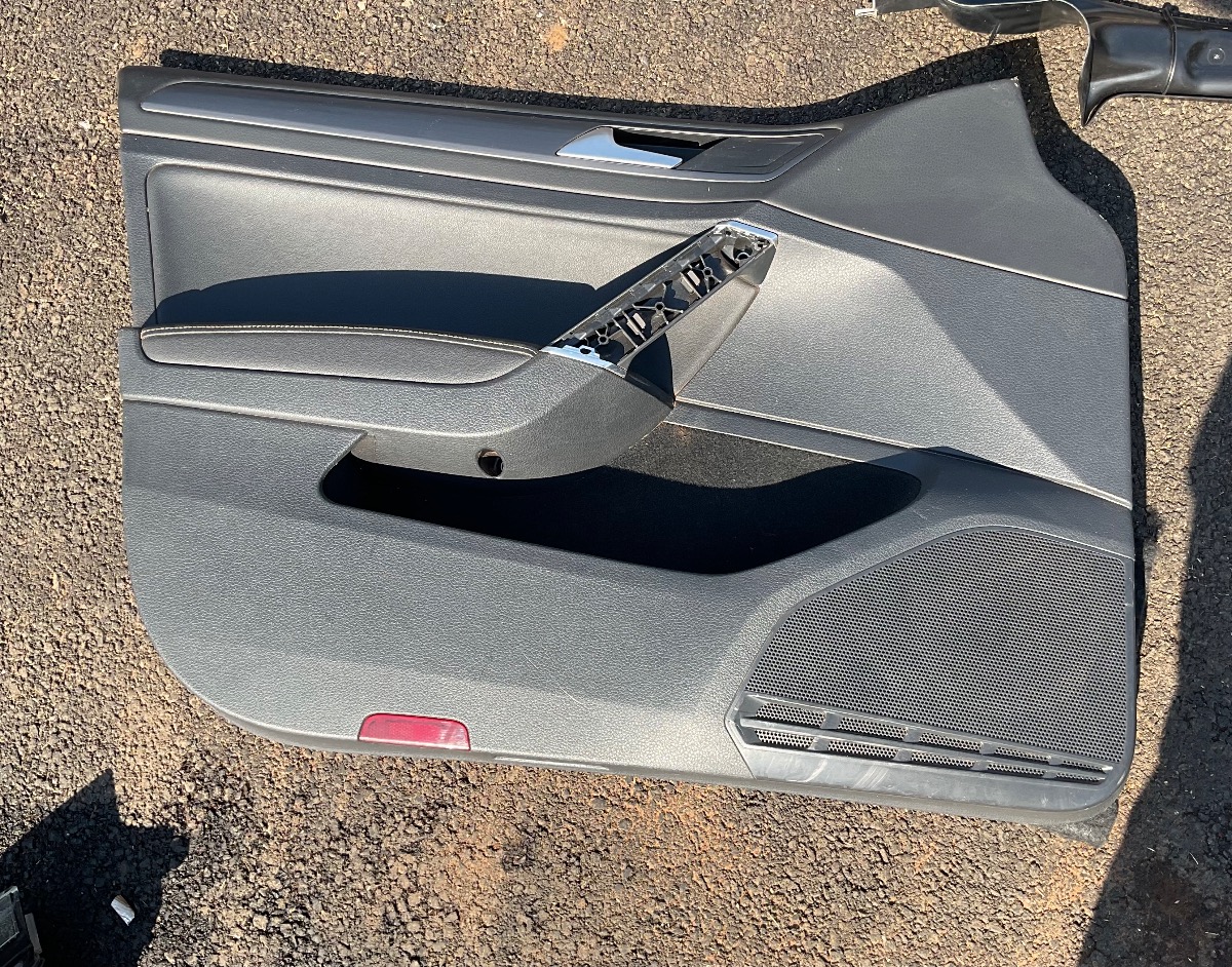 GOLF 7 LEFT FRONT DOOR PANNEL
