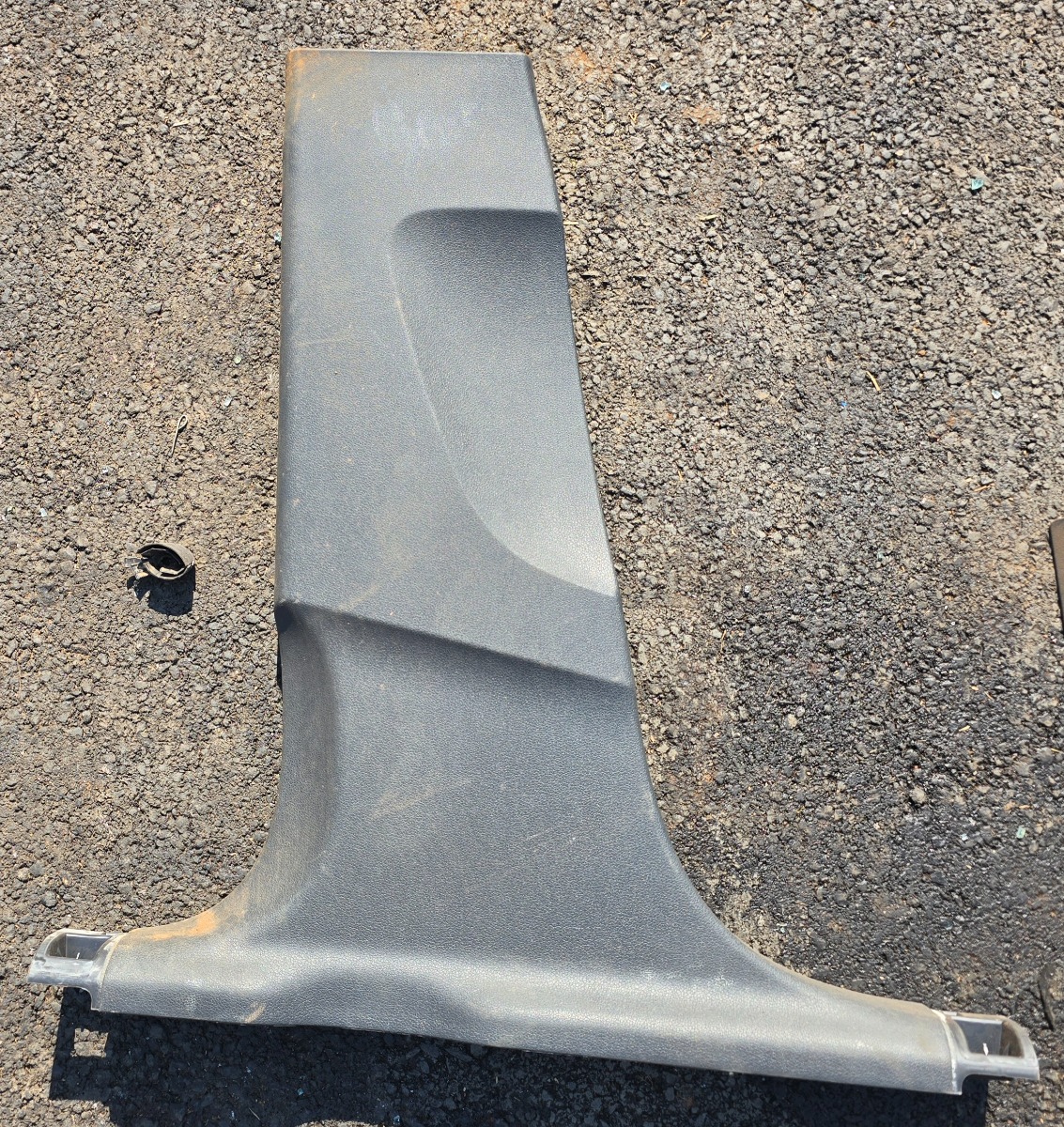 Q3 LEFT B-PILLAR LOWER TRIM