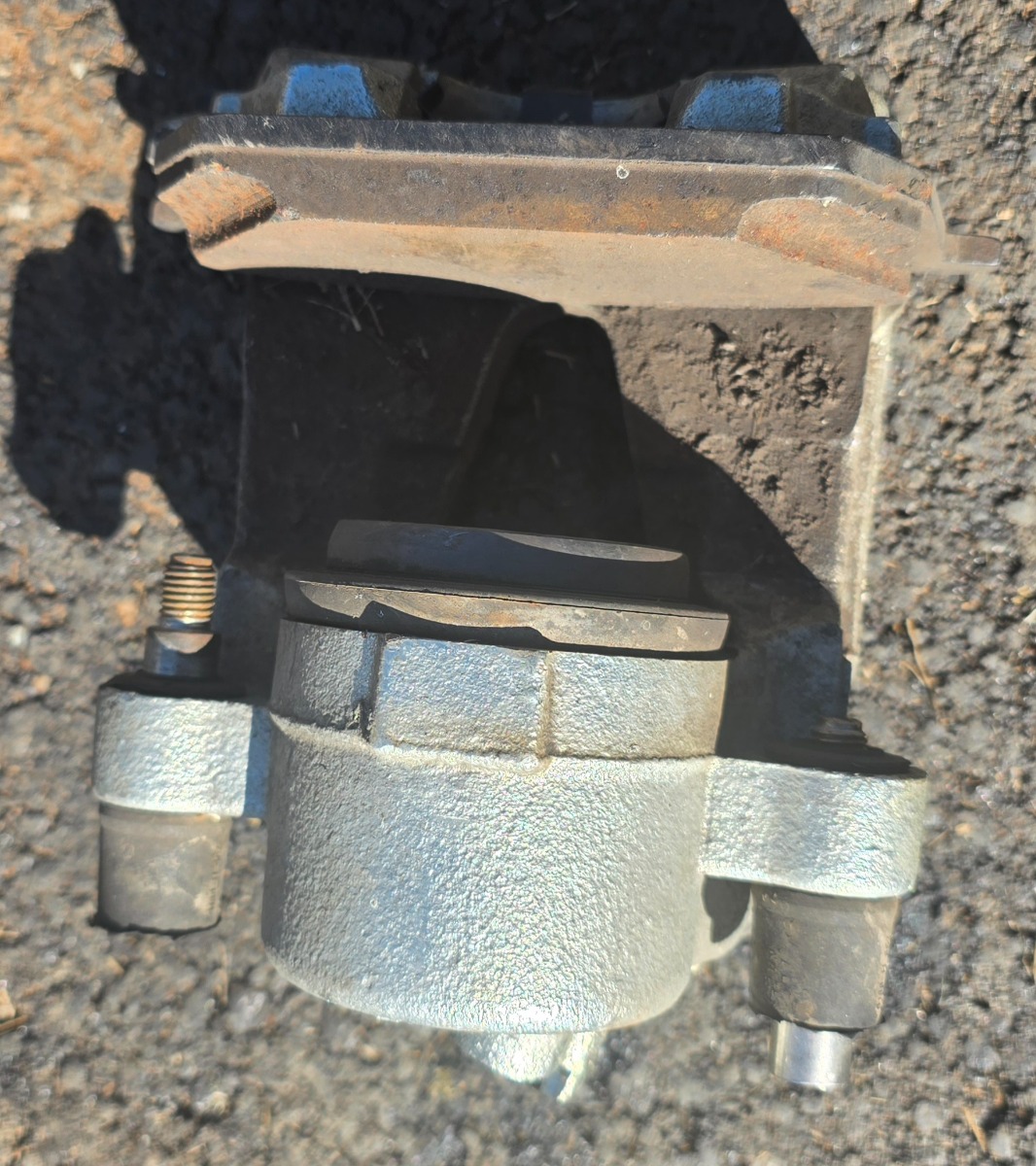 T-CROSS LEFT FRONT BRAKE CALIPER
